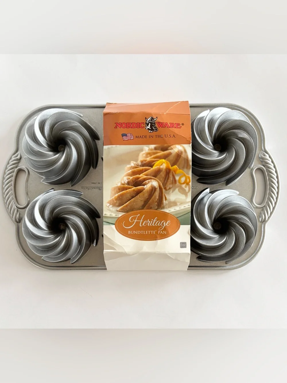 Nordic Ware Heritage Bundtlette Swirl Cake Pan Muffin Pan